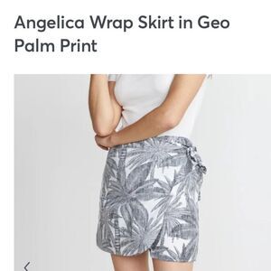 Marine Layer Black and White Leaf Print Fabric
Wrap skirt size small